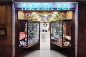 Farm&agrave;cia 1561 (Hern&aacute;ndez Moragas)