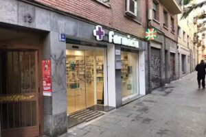 Farmàcia a Sants – Farmàcia Ciceró by Ariadna Fàbrega