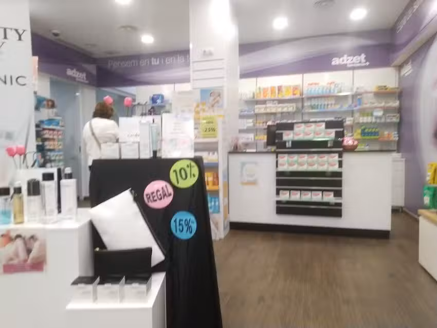 Farmacia Adzet