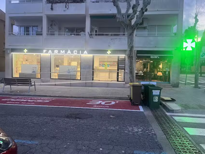 Farm&agrave;cia Can Pou