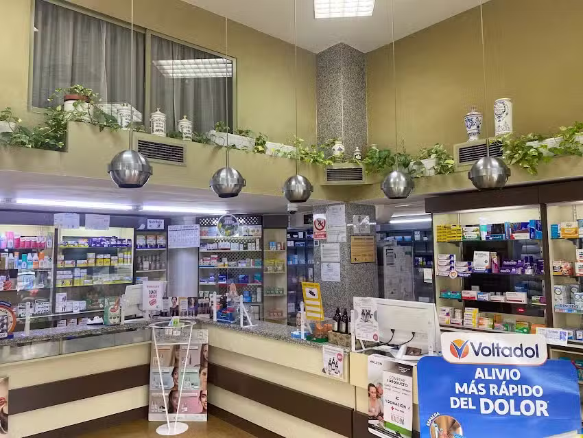 Farmacia C&aacute;&ntilde;amo, 3