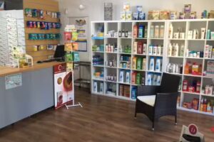 Farmacia C&eacute;sar Riesgo y B&aacute;rbara Ponce