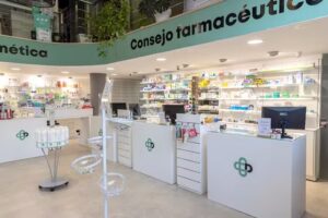 Farm&agrave;cia de dalt Onil