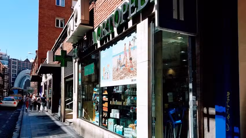 Farmacia de Guardia 12 h Centro (Ldo. Javier Mart&iacute;nez del Castillo)