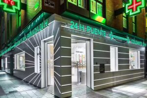 Farmacia de Guardia 24 h Puente Colgante 41 Valladolid (Lda. Carmen Chana Galv&aacute;n)
