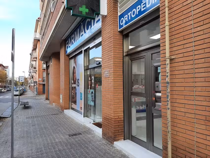 Farm&agrave;cia de l&rsquo; AIGUA ( Llu&iacute;s Espuis Morera )