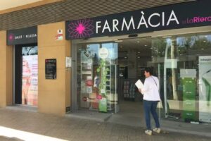 Farm&agrave;cia de la Riera