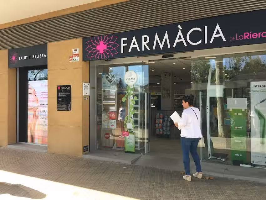 Farm&agrave;cia de la Riera