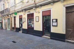 Farmacia del Pilar. Lcdo. Juli&aacute;n Correa Matos.