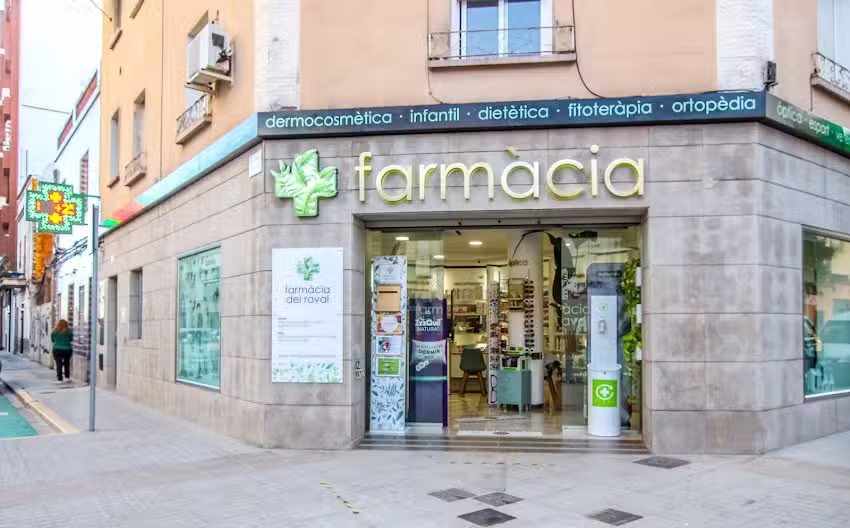 Farm&agrave;cia del Raval