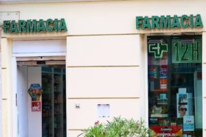 Farmacia Diego de Le&oacute;n 63 abiertos de L / V 12H