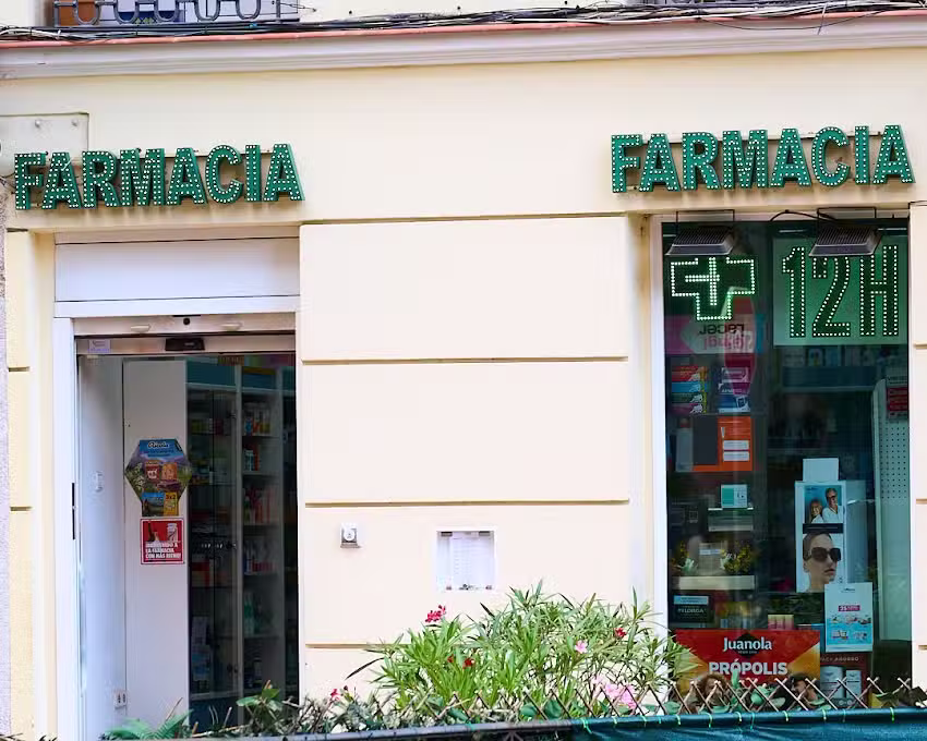 Farmacia Diego de Le&oacute;n 63 abiertos de L / V 12H