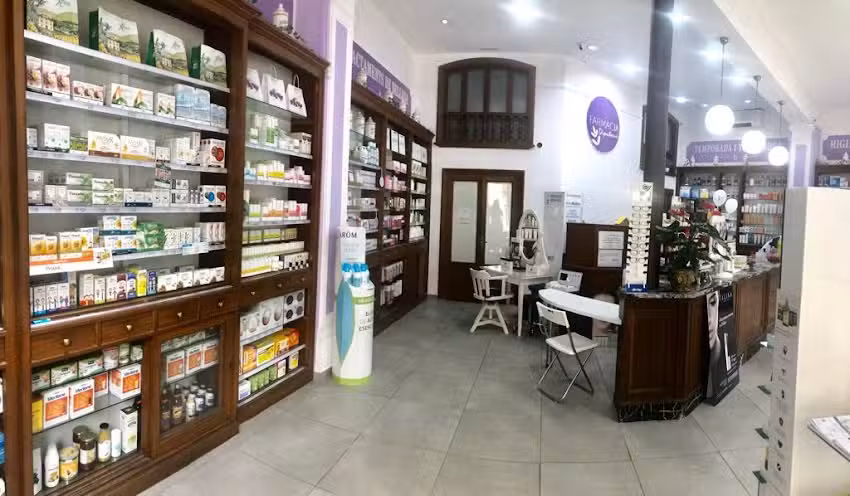 Farm&agrave;cia Diputaci&oacute; (Marta Clos)