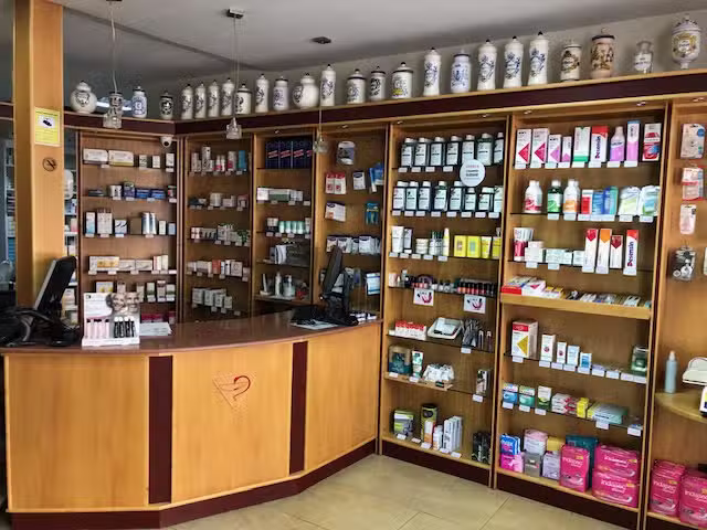 Farmacia El Arenal. Ldo. Emilio de Pedro Pordomingo