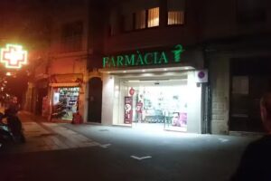 Farm&agrave;cia Emilio Riera Serrat (davant Club N&agrave;utic d&acute;El Masnou)