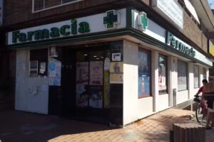 Farmacia en Las Matas frente a estacion