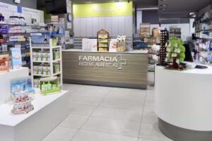Farm&agrave;cia Esteve Albert 43