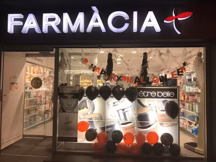 Farm&agrave;cia Eva Lucea