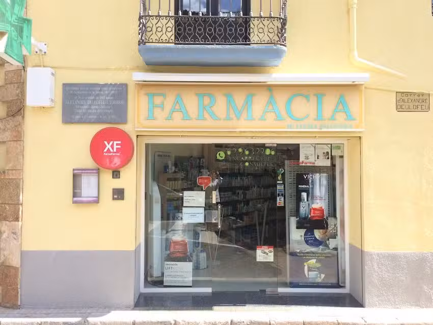 Farmacia Falguera Sacrest, Llu&iuml;sa