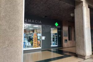 Farmacia Fernández- Apesteguía (FARMACIA LUR GORRI)