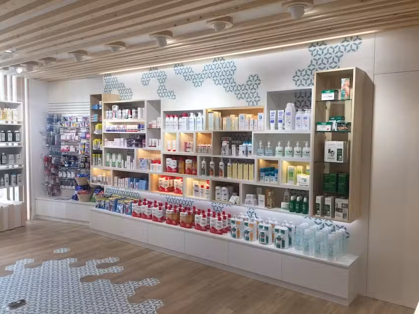 Farmacia Frente Residencia 24