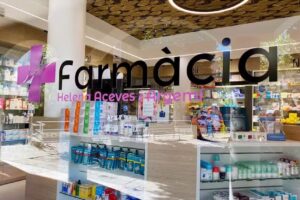 Farm&agrave;cia Helena Aceves a Torell&oacute;