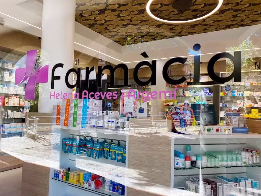 Farm&agrave;cia Helena Aceves a Torell&oacute;