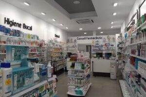 Farm&agrave;cia Huguet Higueras, Lluis