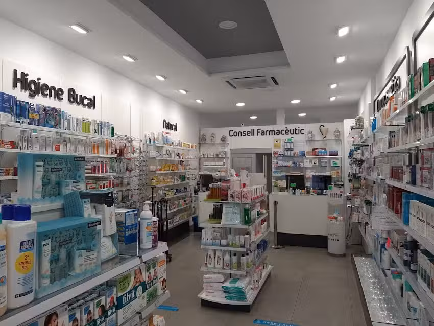 Farm&agrave;cia Huguet Higueras, Lluis