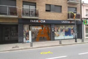 Farm&agrave;cia Ib&aacute;&ntilde;ez Avi&ntilde;&oacute;, Laura