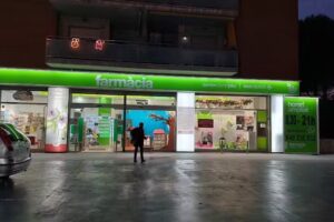 Farm&agrave;cia Illa de Salut (Llic: Patricia Altimir)