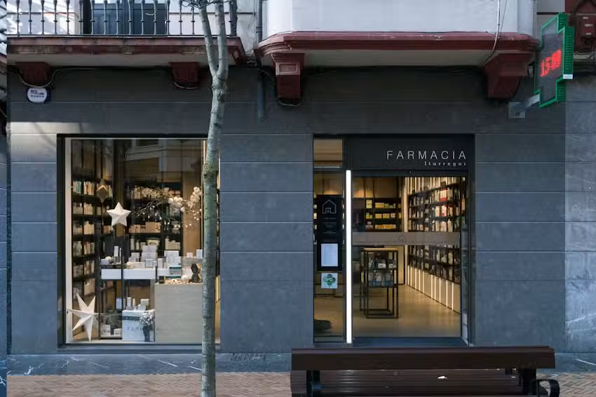 Farmacia Iturregui &ndash; Paseo de los Fueros