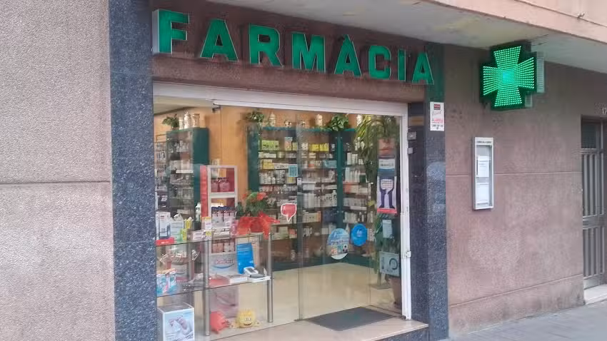 Farm&agrave;cia Izquierdo Ridorsa, Laura