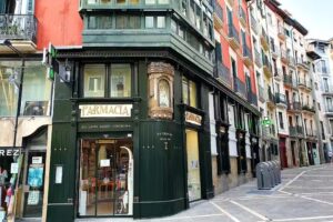 Farmacia L. Maeztu-Plaza Ayuntamiento Pamplona