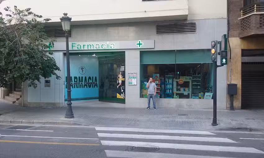 Farmacia La Alameda, Candela Mart&iacute;n