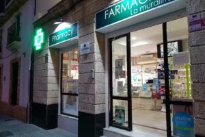 Farmacia La Murallita: Ldo. FJ Maquieira Ron