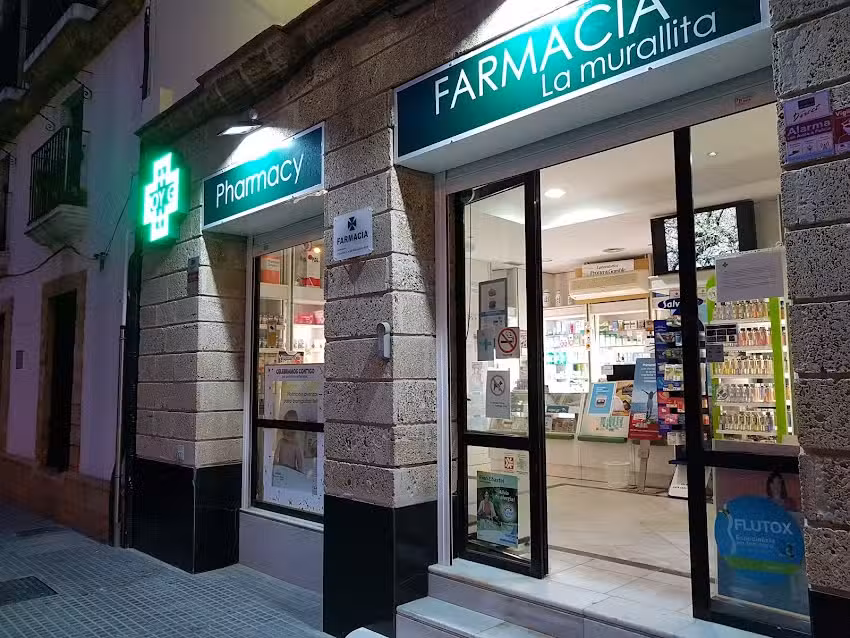 Farmacia La Murallita: Ldo. FJ Maquieira Ron