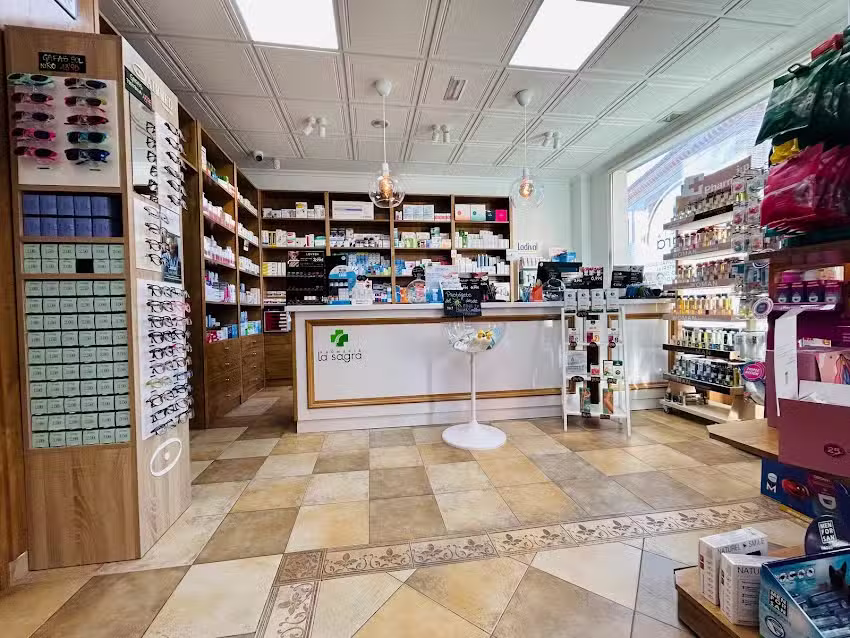 Farmacia LA SAGRA. LDA: Marta Oliva Obeo