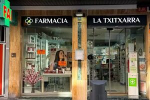 Farmacia La Txitxarra (Lcds Josu Díaz-Maite González)