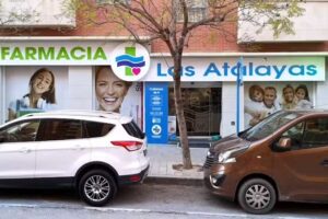 Farmacia Las Atalayas/ Miguel Angel García-Chamón en PAU 2 Alicante