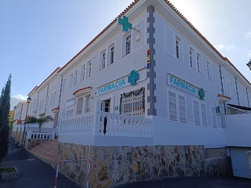 FARMACIA LAS DEHESAS. Lcdo. D. Luis Marrero Rodriguez