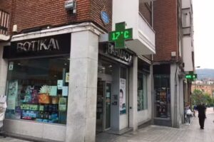 Farmacia Lda. Ainara Ruíz de Oña-KOLDO ARRATE CB