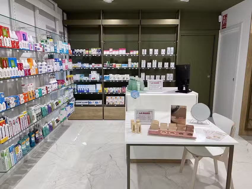 Farmacia Les 3 Viles &ndash; M&ordf; Carme Aym&agrave;