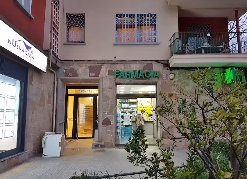 Farm&agrave;cia Llic. J. Fern&aacute;ndez Orom&iacute;