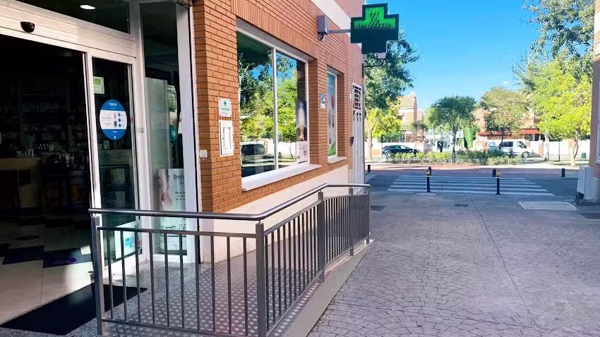 Farmacia L&oacute;pez Cediel