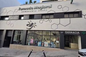Farmacia Magistral Argensola Norte ( Laura Corral )