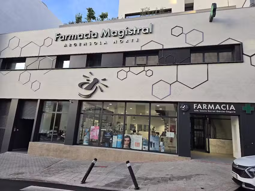 Farmacia Magistral Argensola Norte ( Laura Corral )