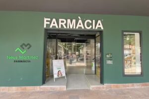FARM&Agrave;CIA Mart&iacute;nez Catal&agrave;, Neus