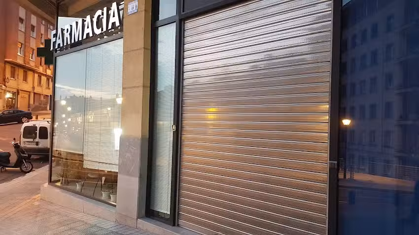 Farmacia Mart&iacute;nez Monge, Almudena