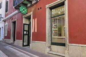 Farm&agrave;cia Mascar&oacute; Caules